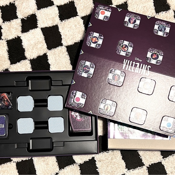 Disney Villains Labyrinth Board Game - Picture 6 of 6